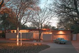 Dan semar and his wife tiffany, purchased this mid century modern home in 2007. Tarrytown Residence Midcentury Exterior Austin By Studio Steinbomer Houzz