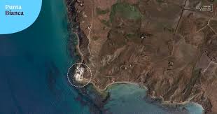 Un centro visitatori nella riserva naturale di Punta Bianca, in Sicilia ...