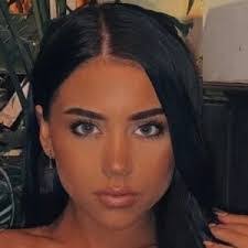 Hope Waites's Instagram, Twitter & Facebook