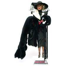 Cruella de vil is a fictional character in english author dodie smith's 1956 novel the hundred and one dalmatians. Kukla Kruella De Vil Cruella De Vil Iz Serii 101 Dalmatinec Disney Barbie Mattel 16295