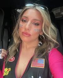 Ashley Harty's Instagram, Twitter & Facebook