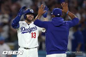 Muncy's Pinch-Hit Homer Surpasses Karros at Dodger Stadium
