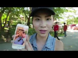 Sonia makes paper out of poo in Chiang Mai!