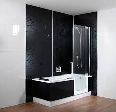 Bad Douche Combinatie Zodat Er Ruimte Is Om Te Ontspannen Maar Ook Ruimte Voor De Meubels Van Ikea Badkamer Laminaat Badkamer Bad Douche Combinatie