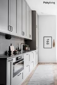 Koksinspiration Platsbyggd Kok Med Luckor Upp Till Tak Ikeas Metod Med Luckor Fran Picky Living Inreda Kok Koksdesign Lagenhet Kok