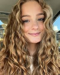 Kerrie Clark's Instagram, Twitter & Facebook