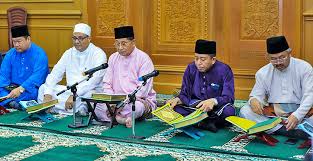 Tuan guru nik aziz dan ustaz fadzil noor semasa hayat mereka tegas. Page 4301 Borneo Bulletin Online