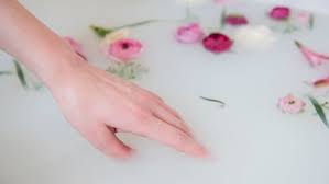 Milk Bath Benefits Top Products And Diy Tips