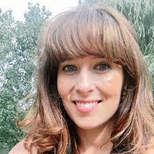 Sandra Lovern's Instagram, Twitter & Facebook