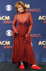 Reba Mcentire Lifestyle Wiki Net Worth Income Salary House Cars Favorites Affairs Awards F Reba Mcentire Country Girls Outfits Country Female Singers