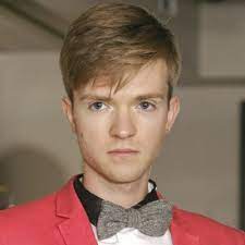 Contrast The Slick Hair Trend By Wearing Bangs Down Popular Mens Haircuts Mens Hairstyles Mens Hair Trends