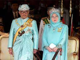 Video tular raja permaisuri agong, tunku azizah aminah maimunah iskandariah dipanggil 'kakak' ketika. Tunku Azizah Lambang Kecekalan Ketabahan Wanita Malaysia