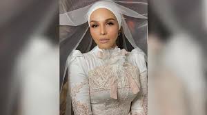 Boedi bachtiar & adi murdianto originally sung by noryn aziz is the winner of gegar vaganza 5. Noryn Kembali Bergelar Isteri