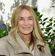 Elisabeth Fowler's Instagram, Twitter & Facebook