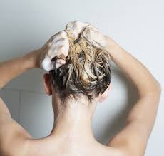 Mar 14, 2022 · capelli tinti e decolorati: Come Lavare I Capelli Soluzioni Per Il Lavaggio Perfetto Amica