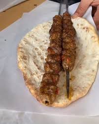 Gaziantep Mekan Rehberi On Instagram Kebapcinecdet27 Necdet Usta Zirhi Eline Aldi Kebapcinecdet27 Bugun Gunlerden Simit Kebabi 2020 Kebap Simitler Essiz