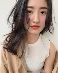 ダークグレージュ loren 羽田 絢哉のヘアスタイル ヘアアレンジ 髪型 lala ララ セミロング 前髪なし ヘアカタログ ロング ヘアスタイル