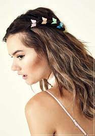 The Hair Pins Are Back And Our 16 Year Old Self Asks To Use Them Clip Hairstyles Hair Styles Aesthetic Hair