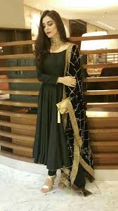 Pin By Sandhukaur On Hairs Black Indian Gown Pakistani Gowns Dress Accessories