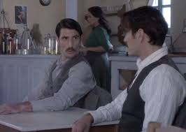 Διαβάστε αποκλειστικά όλα τα spoilers από τη σειρά άγριες μέλισσες, τι θα γίνει στο μέλλον και πως θα επηρεαστούν όλοι οι πρωταγωνιστές σύμφωνα με τα τελευταία spoilers του youfly.com, ο δούκας καταφέρνει και γίνεται άρχοντας του κάμπου, χωρίς να υπολογίζει τους υπόλοιπους γύρω του. Agries Melisses Spoiler Aytes Einai Oi Apokalypseis Twn H8opoiwn Gia Ta Epomena Epeisodia Pagenews Gr