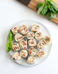 Des Fruits Et Des Legumes Instarecette 4 Bouchees Tomate Basilic Et Fromage Frais Aperitif Vegetarien Recette Wrap Vegetarien
