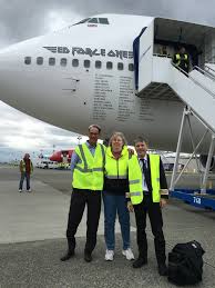 Lead Singer Of Iron Maiden Pilots His Own Iron Maiden B747 On Tour Em 2020 Fotos Aviao