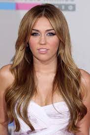 Miley Cyrus Wavy Light Brown Hairstyle Steal Her Style Miley Cyrus Hair Miley Cyrus Long Hair Long Hair With Bangs