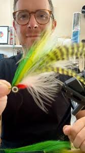 The time for peacock bass flies is upon us! Cranking out a few jigged half  and halves to take down to @nomadicwaters’ Rio de Lua location. #flytying  #elevateflycasting #peacockbassonfly
