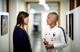 Le journal libération a tenté l'exercice lors d'une interview en. Coupe Du Monde Feminine De Football Entre Corinne Diacre Et Didier Deschamps Une Complicite Sans Ingerence