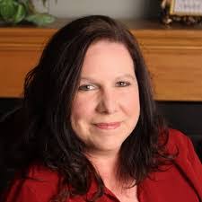 Carrie Heil's Instagram, Twitter & Facebook