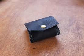 Patron Gratuit Et Libre D Un Porte Monnaie Carre A Soufflets En Cuir Porte Monnaie Soufflet Monnaie