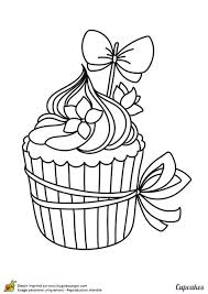 Un Petit Cupcake Tout Choupinet A Imprimer Et A Colorier Hugolescargot Com Dessin Cupcake Coloriage Coloriage Anniversaire