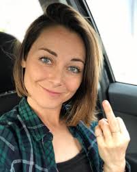 Laura lade upp en toplessbild på sig själv