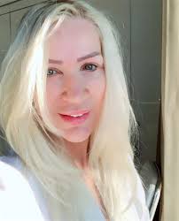 Yaptığı makyajla gündemden düşmeyen seren serengil, hayranlarının ricasını kıramayarak i̇nstagram'da makyajsız halini paylaştı. Gulperi Nin Yildizi Nurgul Yesilcay In Makyajsiz Hali Sasirtti