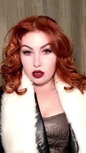 Victoria a encontrado a Bella en Francia 😏 creen que deberiamos verno...