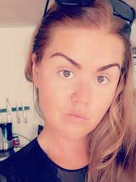 I den jyske by løb rygterne om hende, mens hun dyrkede uforpligtende sex