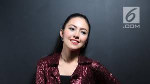 Wanita bernama asli nor ashima ramli itu mengawali karier di dunia hiburan sebagai penyanyi pop dance. Baby Shima Marah Dikaitkan Dengan Kasus Prostitusi Online Showbiz Liputan6 Com