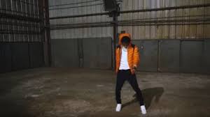He flexes on his critics, keeps pace with lil wayne and snoop dogg, flashes his pistols in every other song. Youngboy Never Broke Again Lil Top Official Music Video Clothes Outfits Brands Style And Looks Spotern