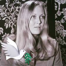 coraline Mother 🖤 https://en.m.wikipedia.org/wiki/Coraline