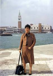 สมเด จพระเทพร ตนราชส ดาฯคร ง เสด จเย อนประเทศอ ตาล ว นท 8 เมษายน 2531 ทรงพระเจร ญprincess sirindhorn in venice ราชวงศ เจ าหญ ง แมวตลก