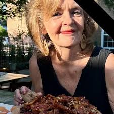 Where are good places to float down or swim in a river near Bowling Green?