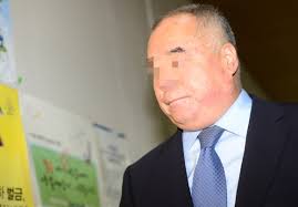 초기에는 패터슨이 진범으로 추정되다가 갑자기. ì´íƒœì› ì‚´ì¸ì‚¬ê±´ í˜„ìž¥ì˜ ë'ë‚¨ìž 18ë…„ë§Œì— ë²•ì • ìž¬íšŒ ì„œìš¸ì‹ ë¬¸
