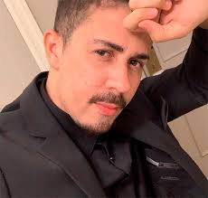 Carlinhos maia é criticado após fazer festa durante pandemia. Carlinhos Maia Desabafa Apos Ser Criticado Por Filmar Morador De Rua Parece Que Fazer O Bem E Um Crime Estrelando