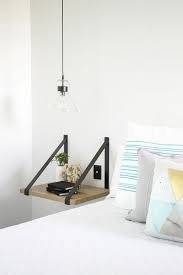idees pour un eclairage ingenieux dans une petite chambre a coucher table de chevet flottante ave side tables bedroom bedroom ceiling light floor lamp bedroom