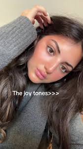 Let’s ignore the messy hair but