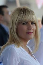Elena udrea a vrut statuie în plină criză. Former Romanian Minister Elena Udrea S Sentence Suspended By Court Romania Insider