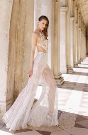 Maybe you would like to learn more about one of these? Besondere Brautkleider Und Extravagante Brautmode Extravagante Brautmode Ausgefallene Hochzeitsanzuge Gehrocke