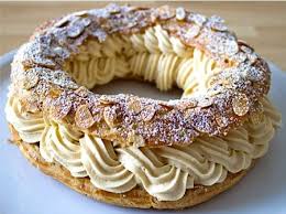 Le Paris Brest Est Une Patisserie D Origine Francaise En Forme De Roue De Velo Composee D Une Pate A Choux Four En 2020 Recette Recette Cuisine Facile Recette Facile