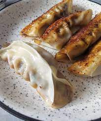 tuto gyozas bœuf et fromage en 2021 recettes de cuisine gyoza recette cuisine asiatique