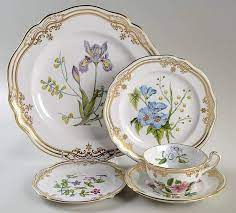 1950, 1885 wedgwood is a fine china , porcelain, and luxury accessories manufacturer that was founded on 1 may 1759 1 by the english potter and entrepreneur josiah wedgwood and was first incorporated in 1895 as josiah wedgwood and sons ltd. Stafford Flowers Bone 5 Piece Place Setting By Spode Replacements Ltd Fine China Dinnerware Bone China Dinnerware Spode